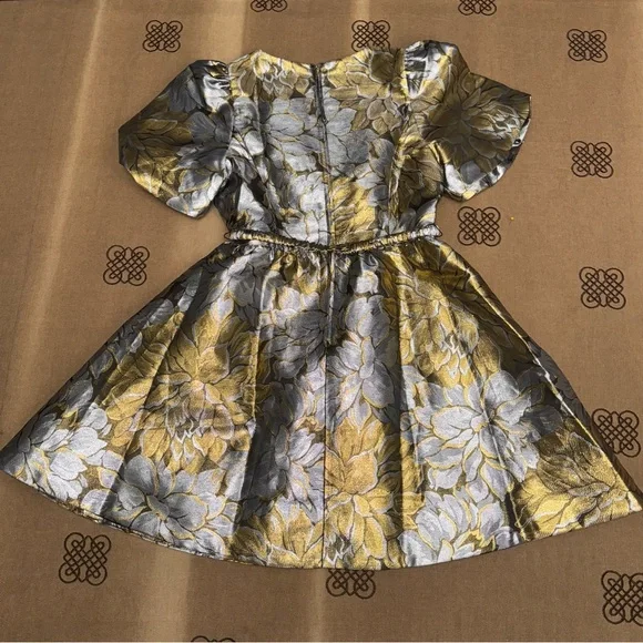 Lilly Pulitzer Priyanka Short Sleeve Dress In Gold Metallic Peony Parade Brocade - Picture 14 of 17